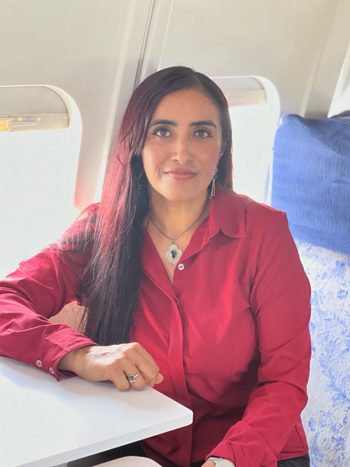 Asesora de seguridad social en Pereira atendiendo consulta de afiliación a EPS